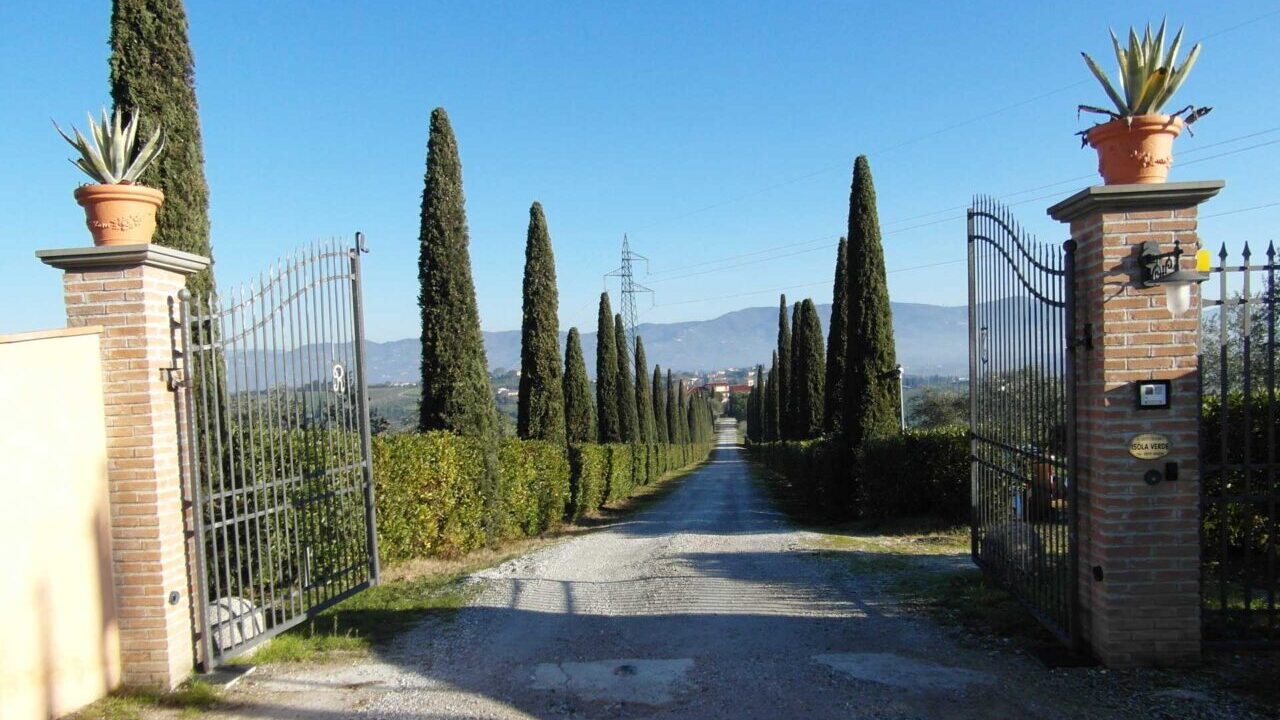 agriturismo-isola-verde-cancello-entrata